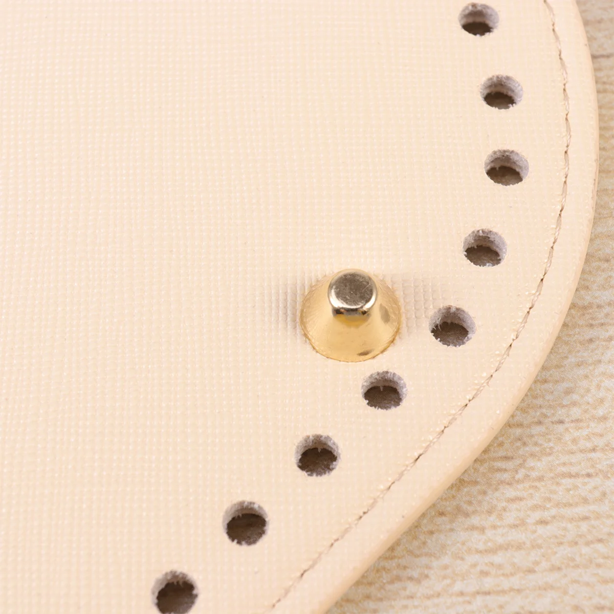 แผ่นรองฐานกระเป๋าทรงรีทำจาก PU สีแอปริคอต สำหรับงาน DIY ทนทาน มีรูและตะปู 4 ตัว อุปกรณ์ตกแต่งกระเป๋าสุดหรู