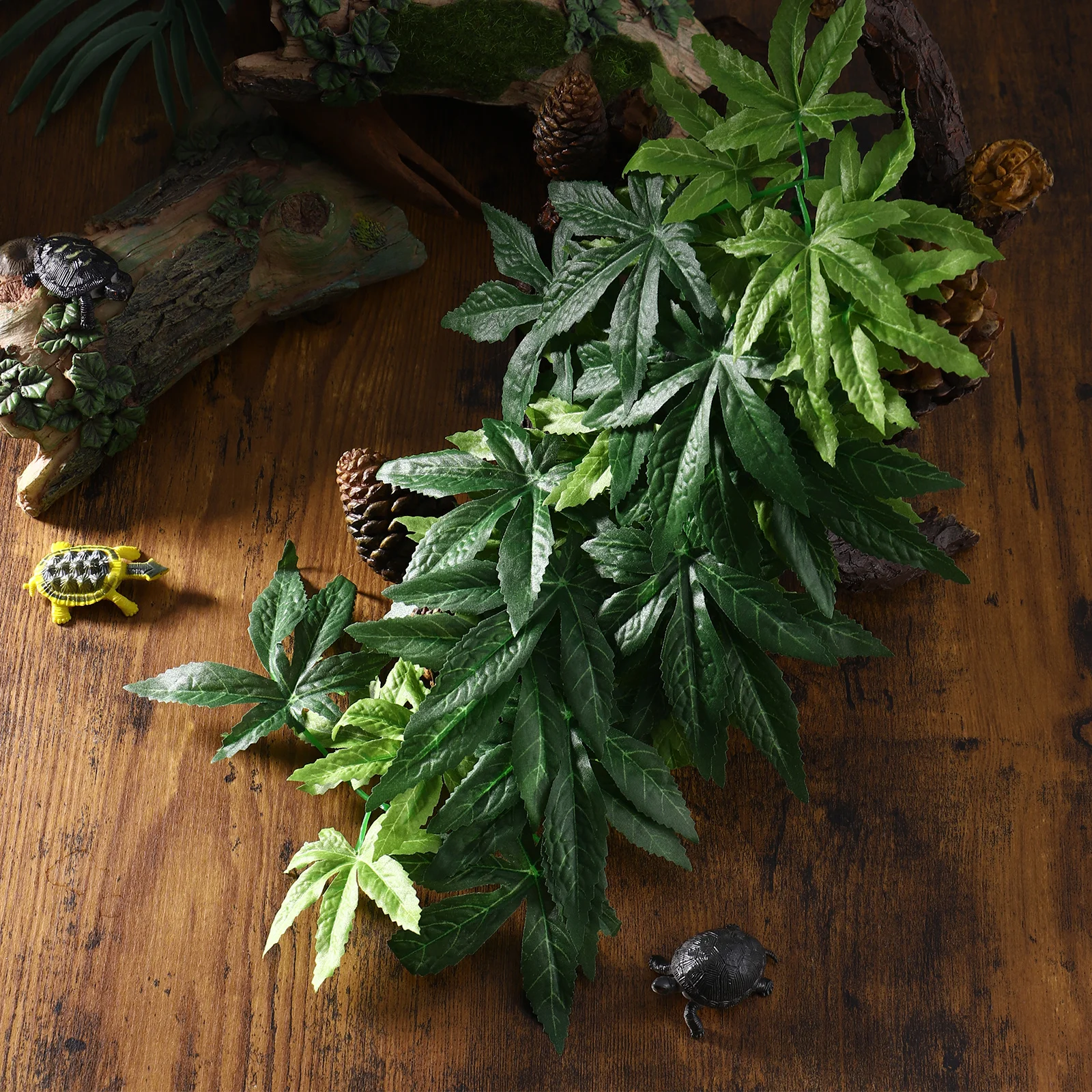 

Artificial Hanging Aquatic Plant Premium Fake Hanging Vine for Indoor Outdoor Wall Room Aquarium Decorations Plastic Water