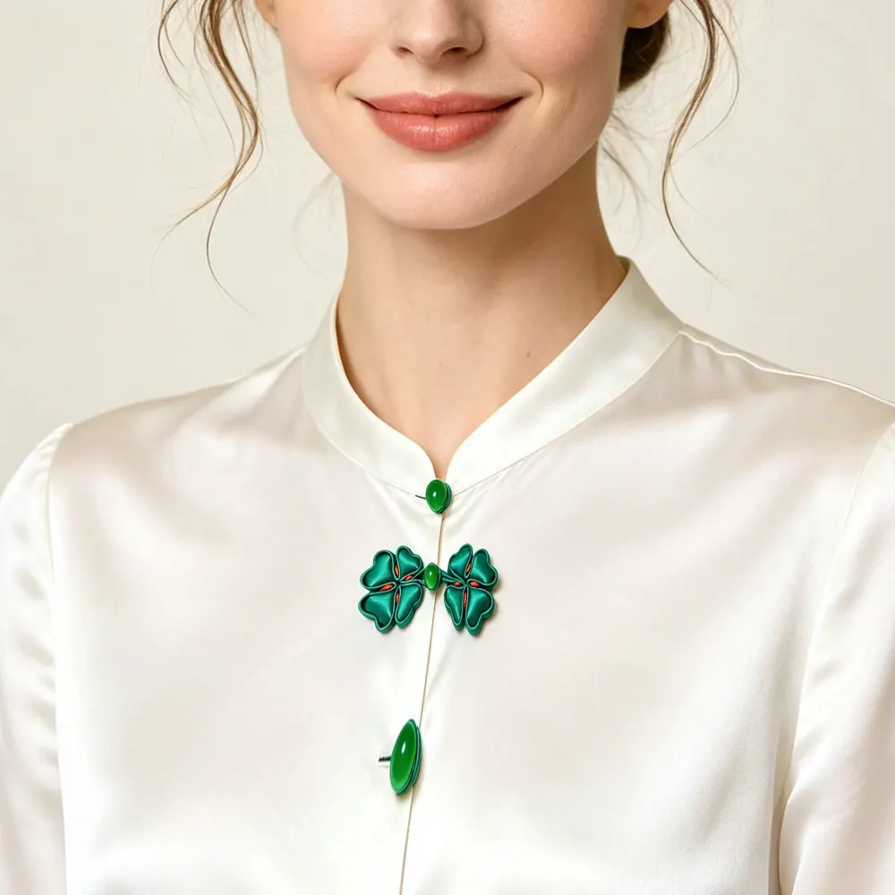 Green Four‑Leaf Clover Chinese Frog Button (Pankou) – Heart‑Shaped Leaves Symbolizing Luck & Joy, Handcrafted Knot For Garment