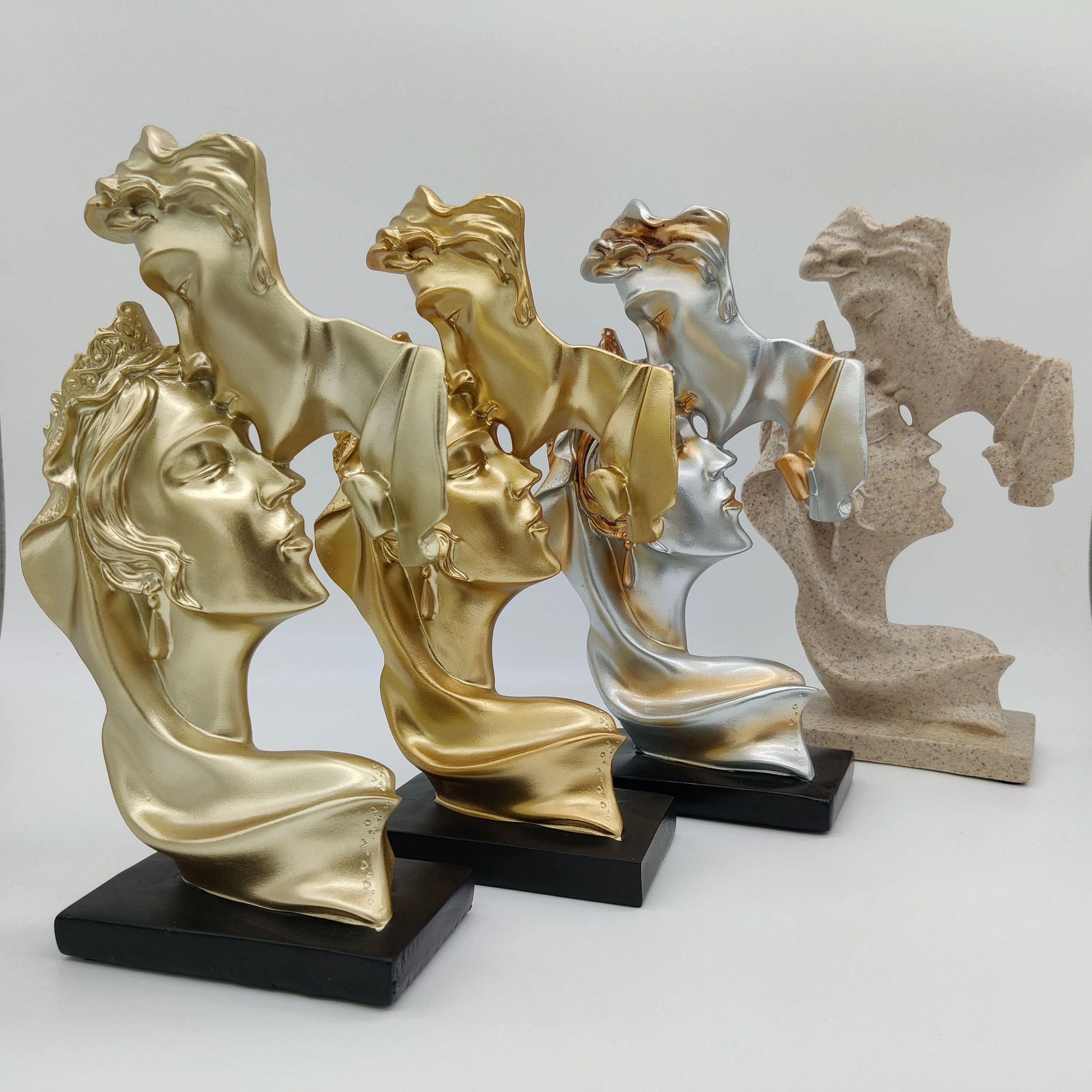 Creative Lover Figurine Home Decorative Polyresin Soulful Kiss Ornament Souvenir Love Accessory Anniversary Wedding Gift