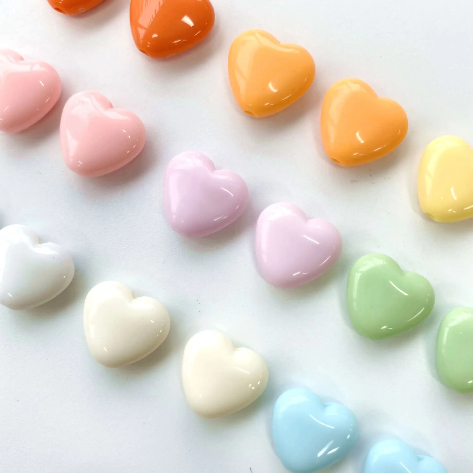 

30Pcs 10mm Acrylic Flat Bottomed Heart-shaped Perforated DIY Mobile Phone Chain Bracelet Necklace Accessories Loose Beads