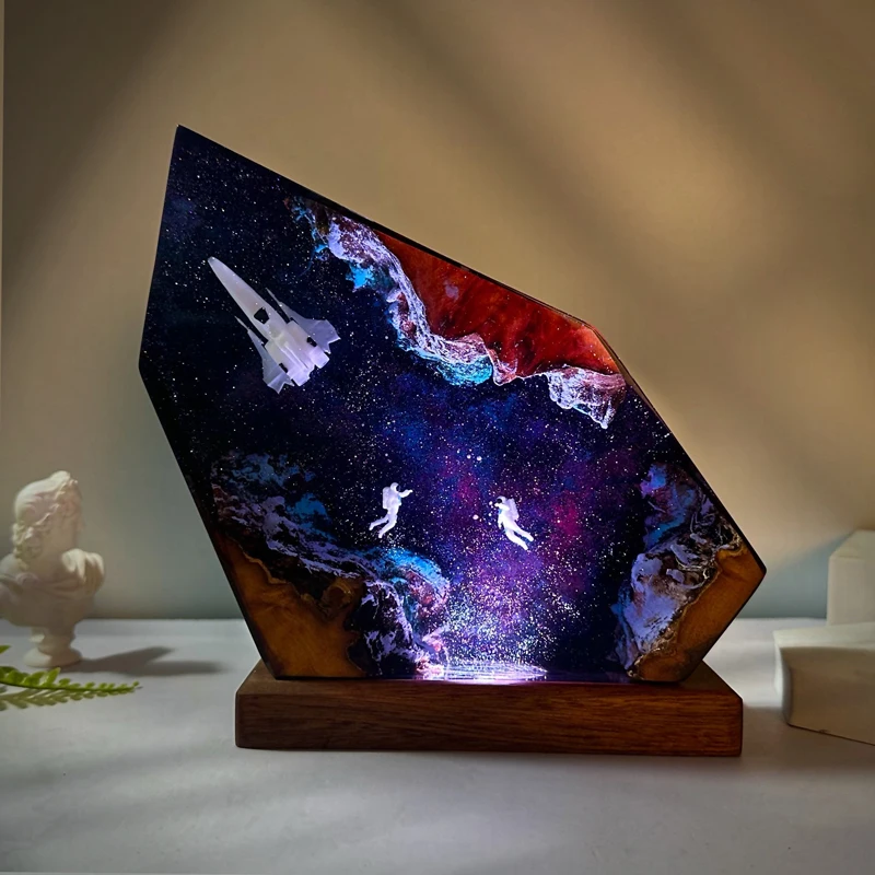 Space Exploration Organism Resin Table Light Creactive Art Decoration Lamp Spaceship Astronauts Theme Night Light USB Charge