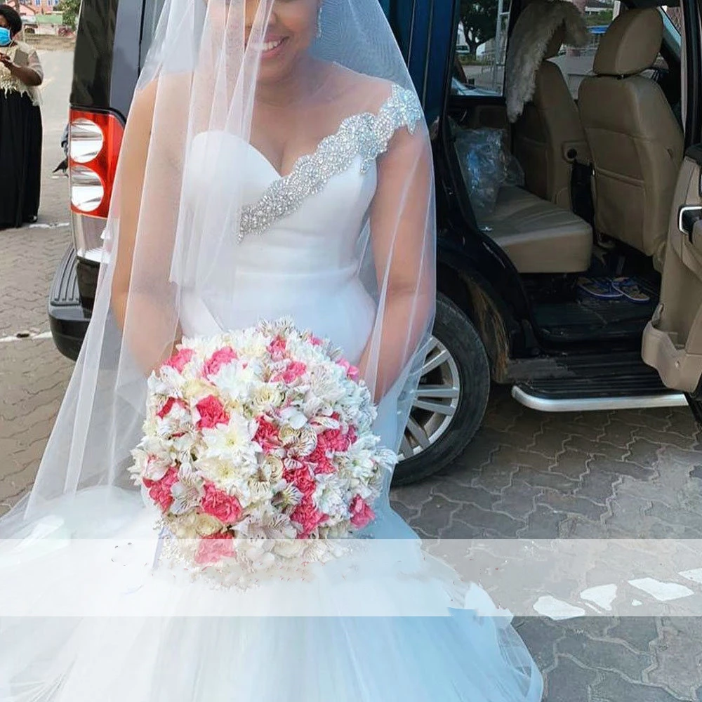 Elegante vestido de novia de sirena, vestido de novia africano Sexy, cuello redondo, ilusión en la espalda, cuentas de cristal, talla grande, 2020