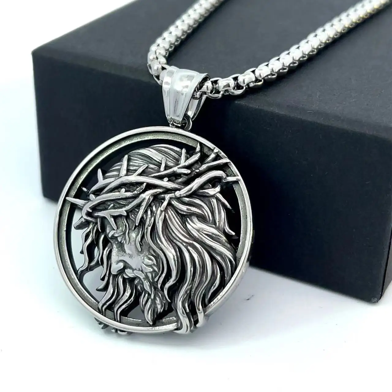 Jesus Head Necklace Christ Head Crown Of Thorns Medal Prayer Pendant Necklace For Men