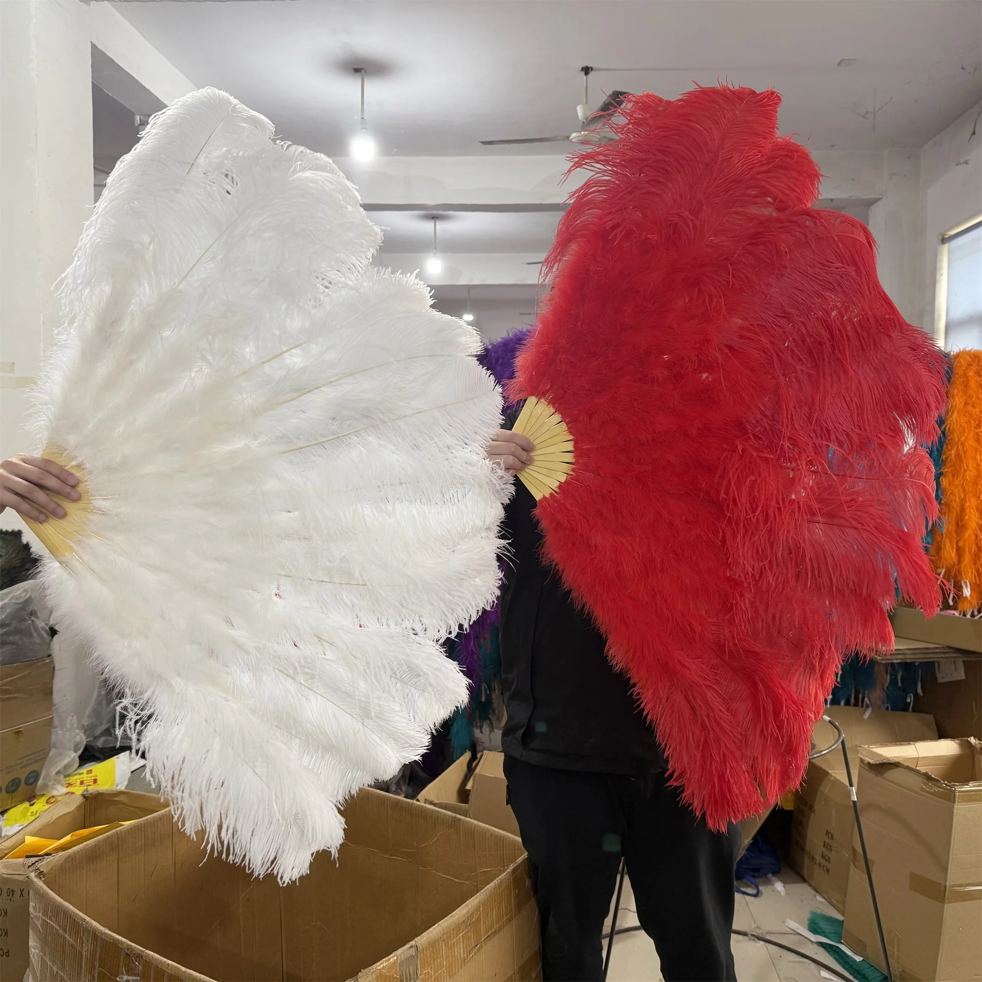 A Pair 13Bone Red Ostrich Feather Fan 130CM Fluffy White Fan for Wedding Party Stage Play & Dance Performance Accessories