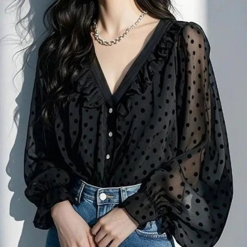 水玉セクシーな黒シフォンブラウスフリル V ネックボタンアップシャツランタンスリーブルーズエレガントなオフィスレディニッチトップスファッション