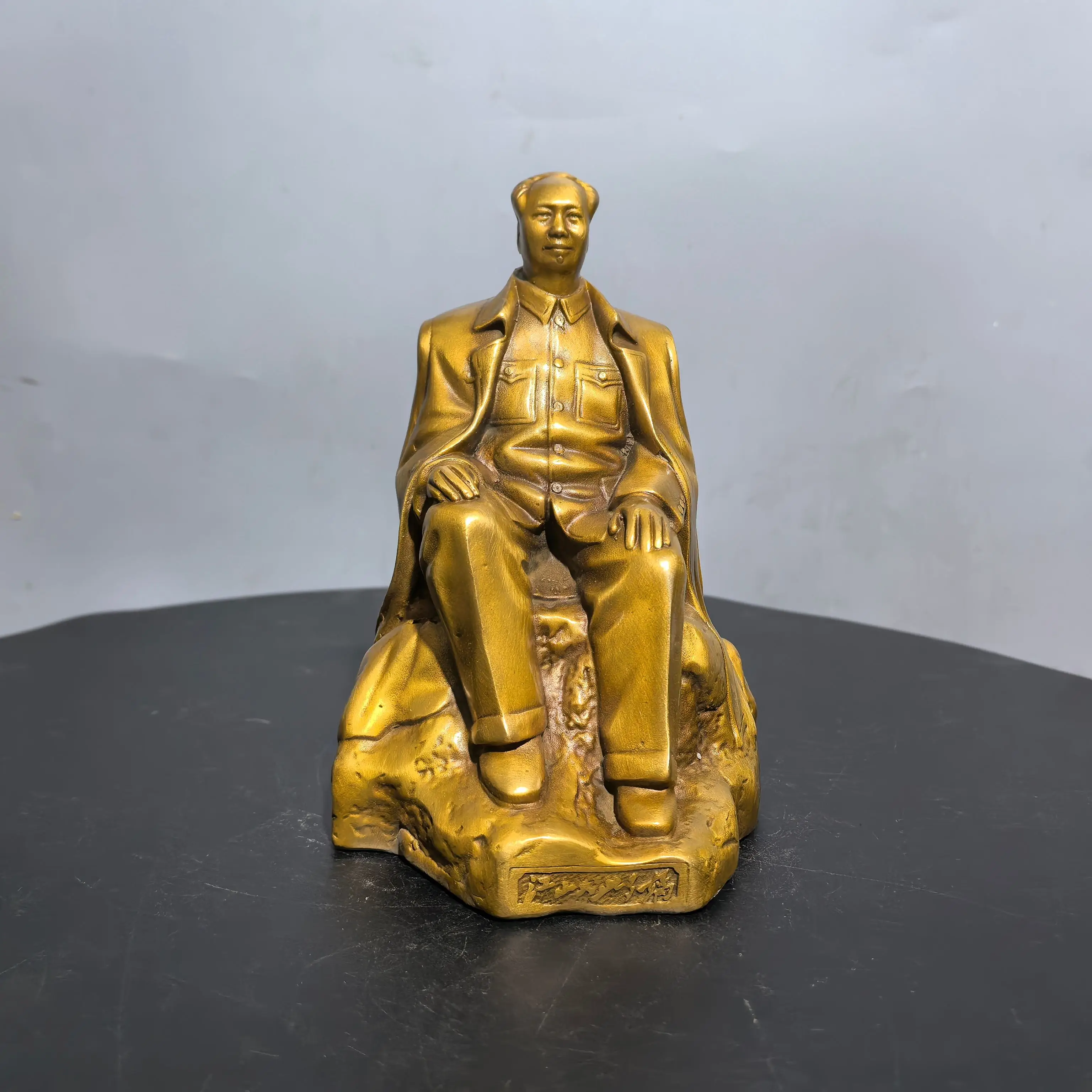 Old Brass High Relief Chairman Mao Chinese leaders Guide the country Sitting statue Study screen Amass wealth Ornaments