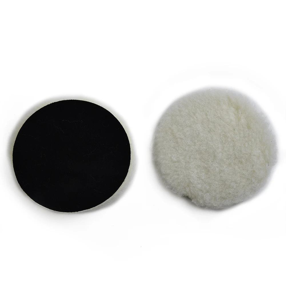A Pack Of 2 5/6/7 Inch Wool Polishing Pads. The Hood Is Polished On The Bumper Of The Car. High Quality Strong Cleaning Power.