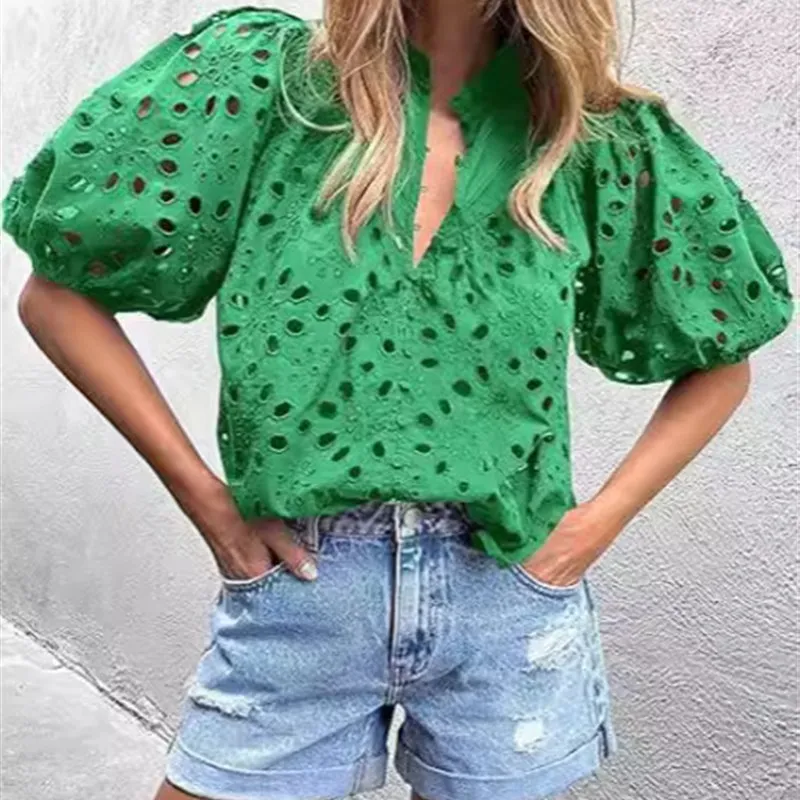 

Женская повседневная летняя блузка с V-образным вырезом, на пуговицах, с ажурной вышивкой и рукавами-фонариками, дышащая, из полиэстера