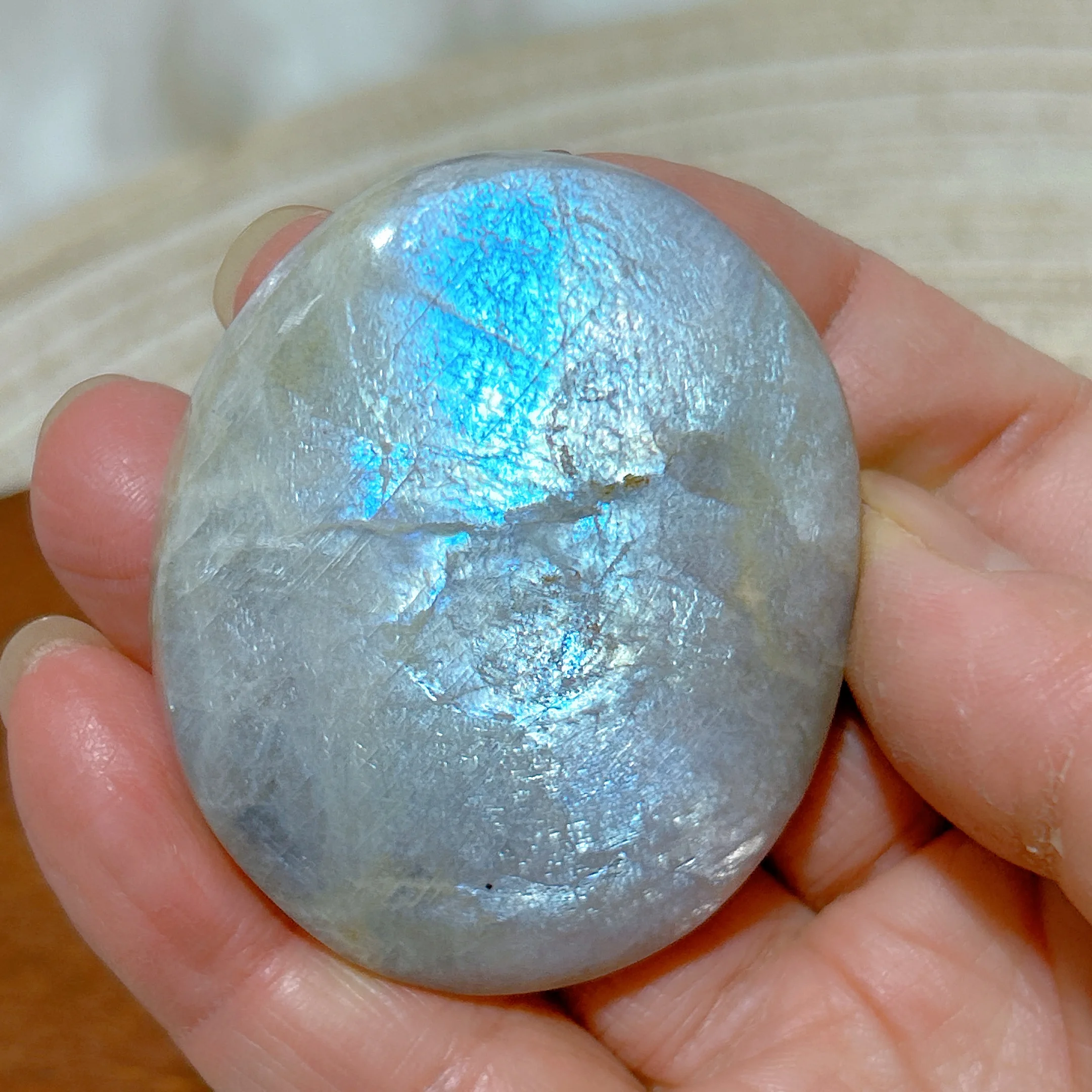 High Quality Natural Crystal Blue Flashy Moonstone Sunstone Palm Healing Gemstone Energy Reiki Home Decorations Gift