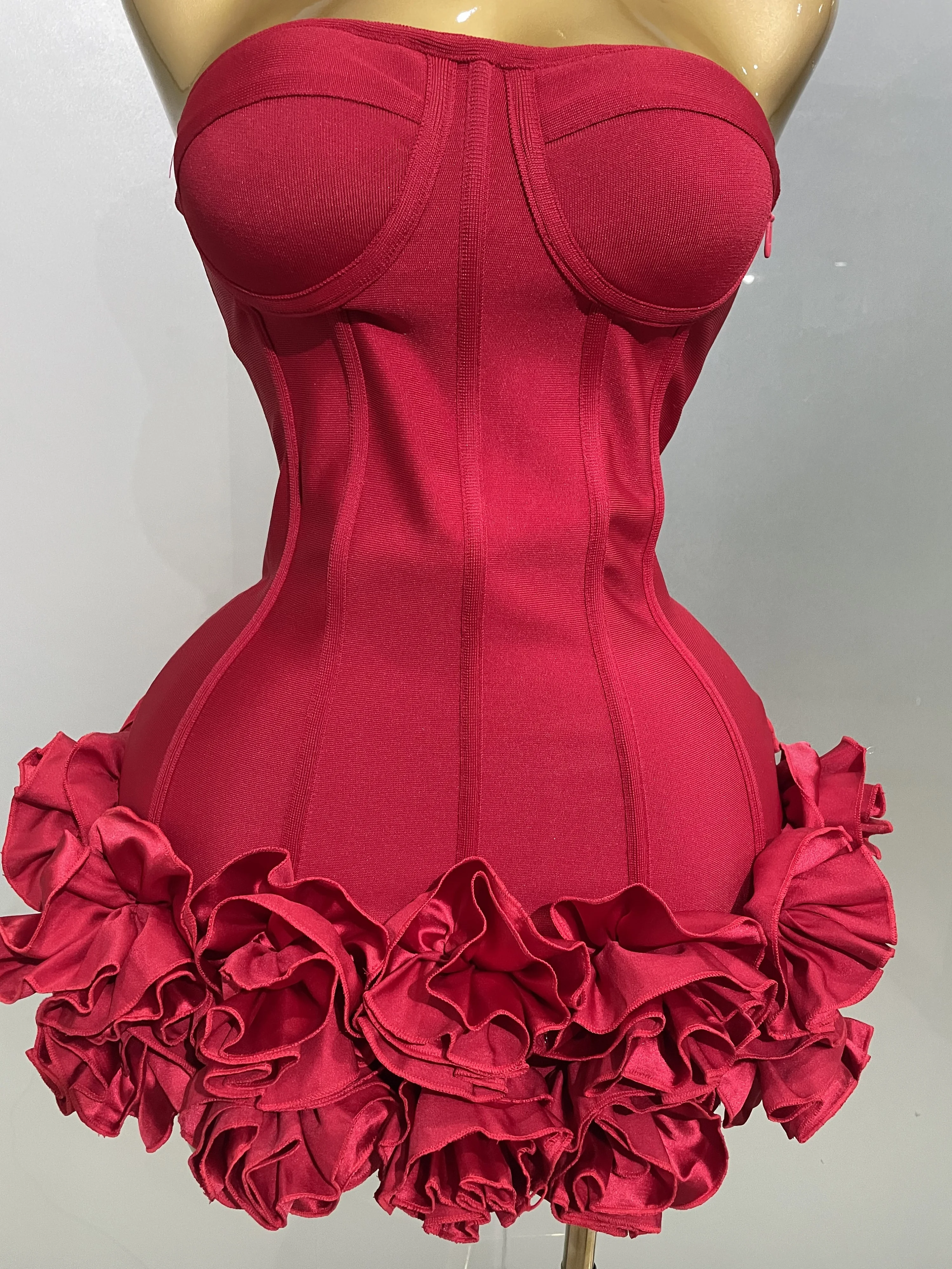 فستان سهرة مثير بأشرطة لعام 2025 بدون حمالات على شكل زهور صغيرة للمشاهير فستان حفلات أعياد الميلاد للنساء ملابس للنوادي الليلية #5