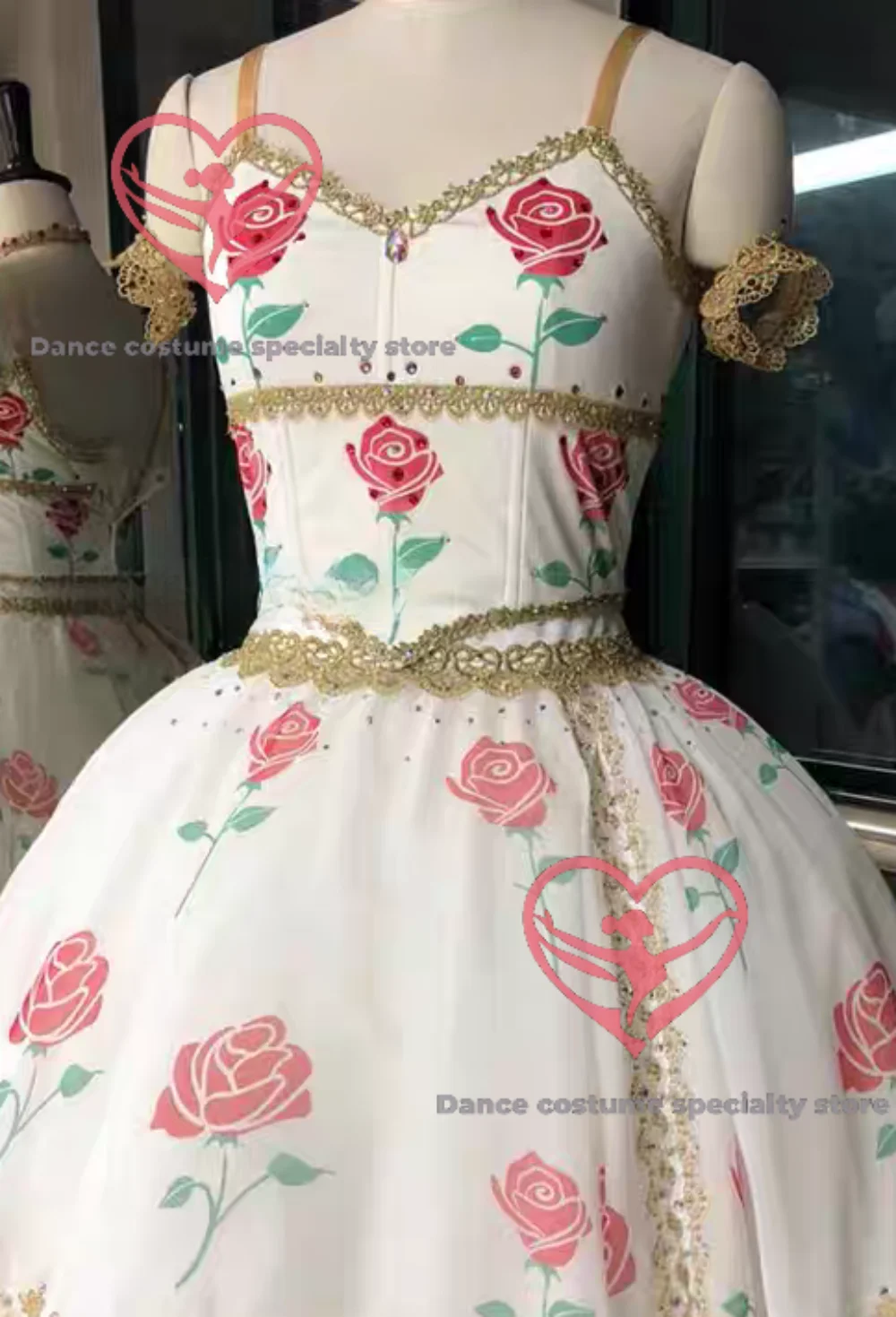 

Профессиональные пачки на заказ и классические балетные костюмы для выступлений, такие как Цветочная Фея.