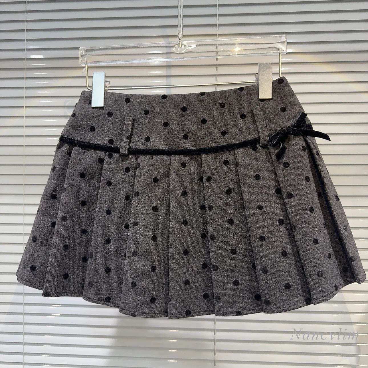 

2024 Winter New Bow Decoration Solid Color Woolen Skirt Woman Sweet Age-reducing Pleated A-shaped Skirts All-Matching