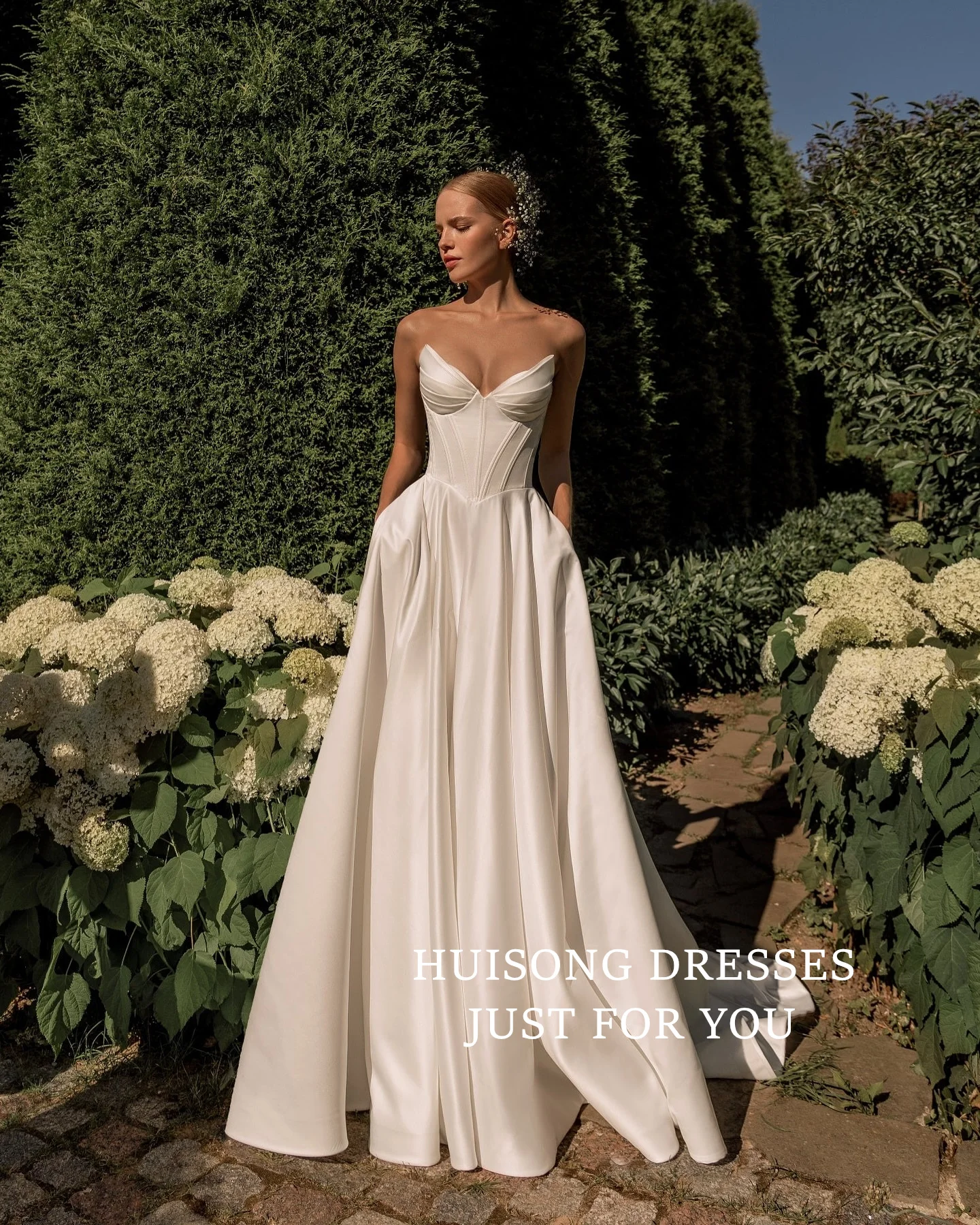 

HUISONG Customized Simple Satin Wedding Dresses Sleeveless Sweetheart A-Line Beach Bridal Gown vestidos de novia