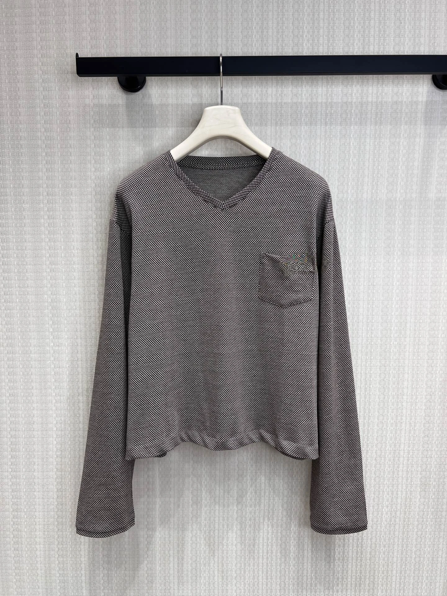 

Casual V-neck Striped T-shirt Women's Breathable Long Sleeve Short Length Loose Fit Shoulder Width Drop Cotton Summer Fashion