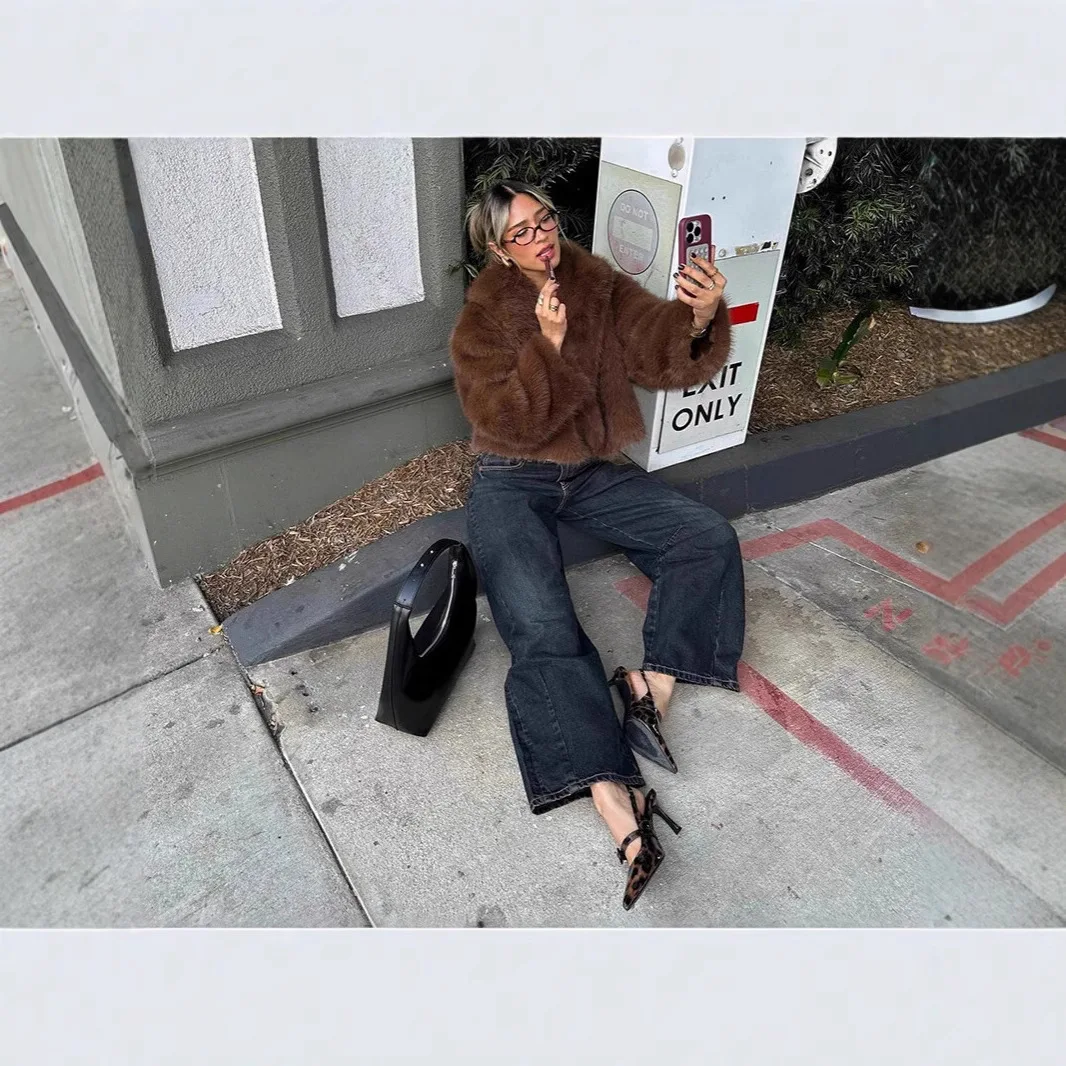 سترة نسائية شتوية من فرو المنك لعام 2025 معطف فرو صناعي مفصل مريح للسيدات ملابس خارجية قصيرة على طراز مترهل من الفرو الاصطناعي