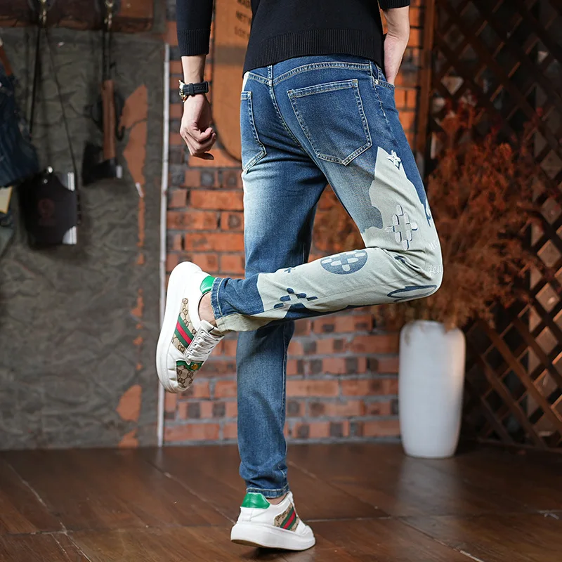 

Light luxury trendy printed jeans for men in autumn 2025, high-end stretch slim fit small foot American retro pants