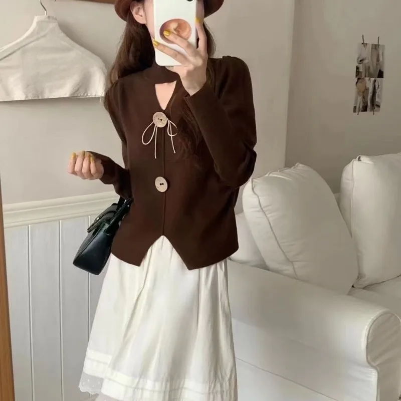 女性のハーフハイカラーの厚手のニットボトムシャツ、エレガントなモノクロセーター、すべてに合うニットウェア、スリムなトップス、秋、冬