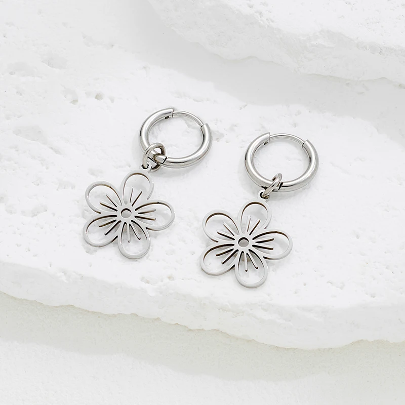 Summer Fashion Cherry Blossom Huggies Ear Buckle Accessories Minimalist Flower Charm Hoops Earrings for Women Party Jewelry