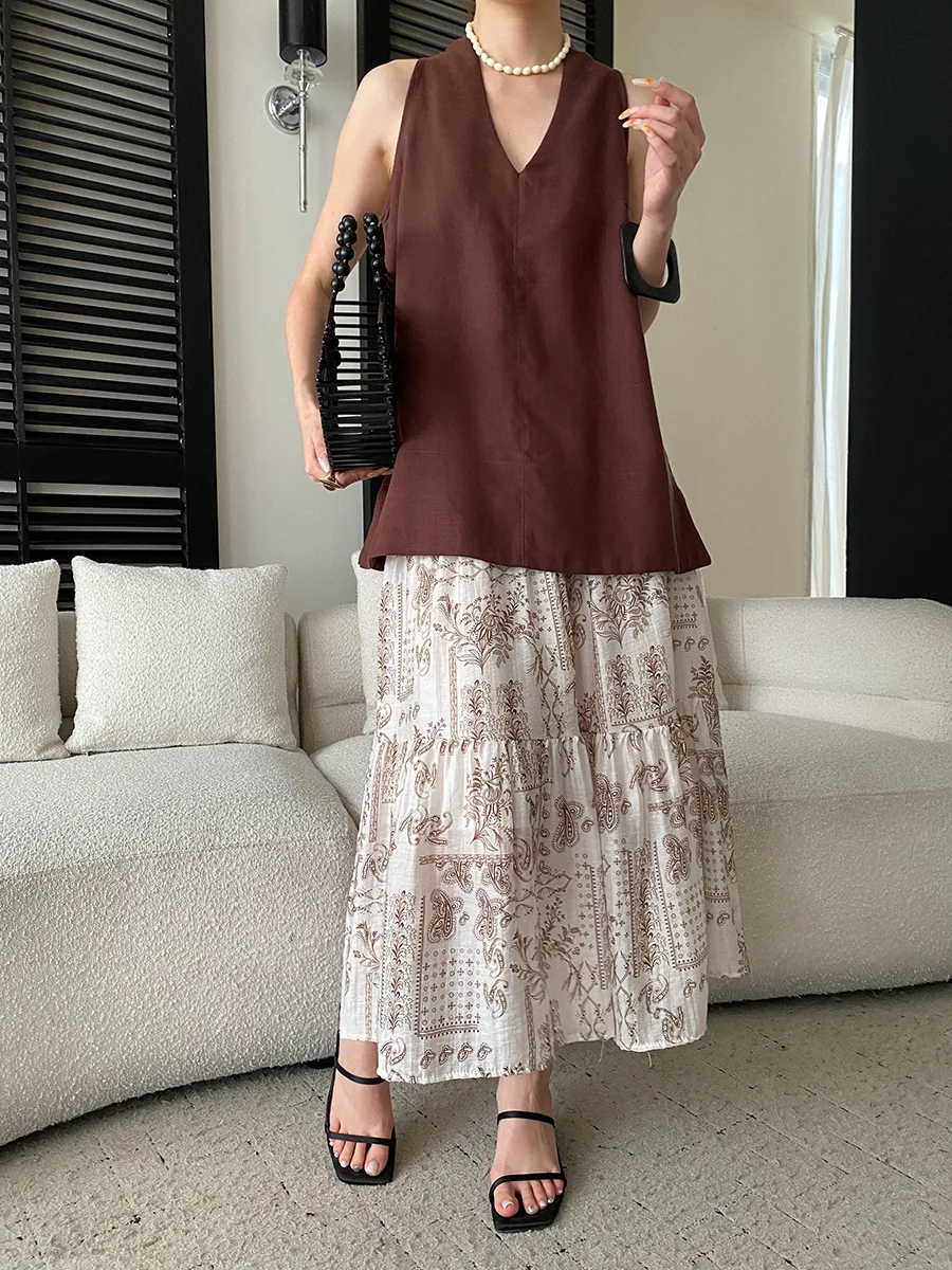 Sommerliche Damen-Weste in unifarbenem Design mit V-Ausschnitt und lockerem Schnitt ohne Ärmel. – Detail 17