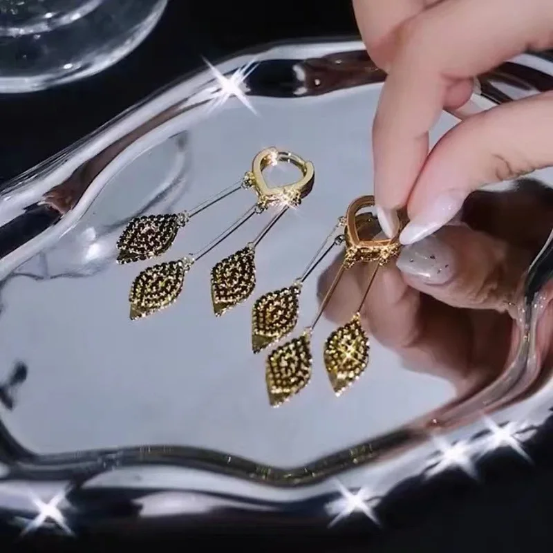 Elegant luxurious full diamond leaf tassel earrings trendy internet celebrity heart shaped ear clasps long style slims face vers