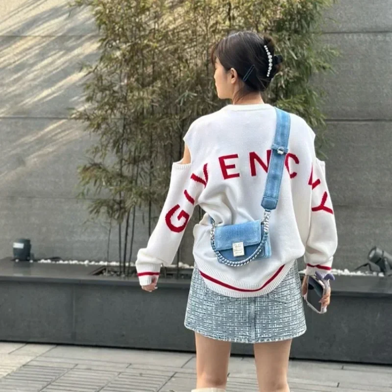 

Playful Denim Shoulder Tote, Compact Saddle Bag with Vintage Rope-Chain Details, Blue Jean Finish for Relaxed Everyday Style​