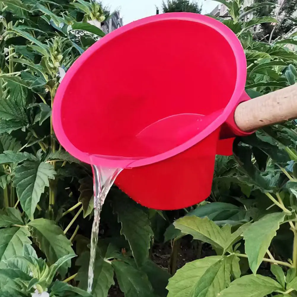 Heavy-Duty Plastic Garden Ladle Watering Scoop for Outdoor Household Use Sturdy Thickened Design Non-Scratch Cleaning Tool