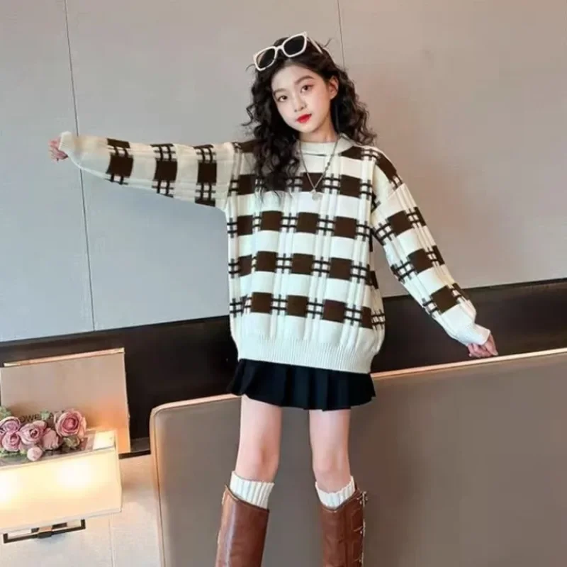 2025 New Korean-inspired Kids' Checkered Floral Sweater - Warm Round Neck Knitwear for Toddler Girls, Cozy Winter Outfit
