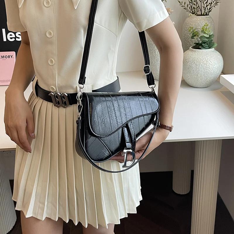 

Fashion Saddle Bag for Women Hasp Zipper Mini Handbags Luxury Designer Handbag High Quality Ladies Crossbody Bag Solid Sling Bag