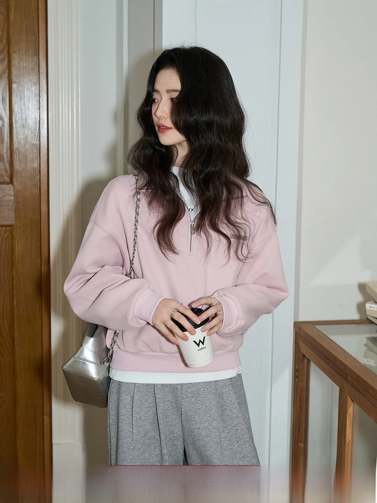 

Свободный женский свитшот на молнии с открытыми плечами, розовый, весенняя новинка, топ в стиле Lazy Style для девочек-подростков