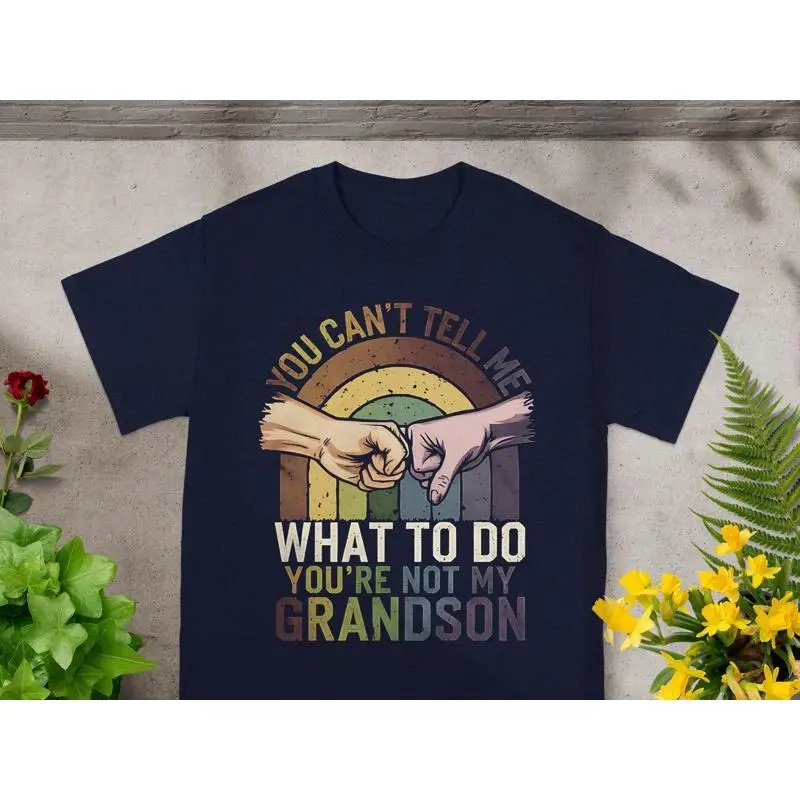 مضحك لا يمكنك أن تخبرني ماذا تفعل أنت لست حفيدتي قميص الجد نكتة عائلية روح الدعابة تصميم قوس قزح لكمة