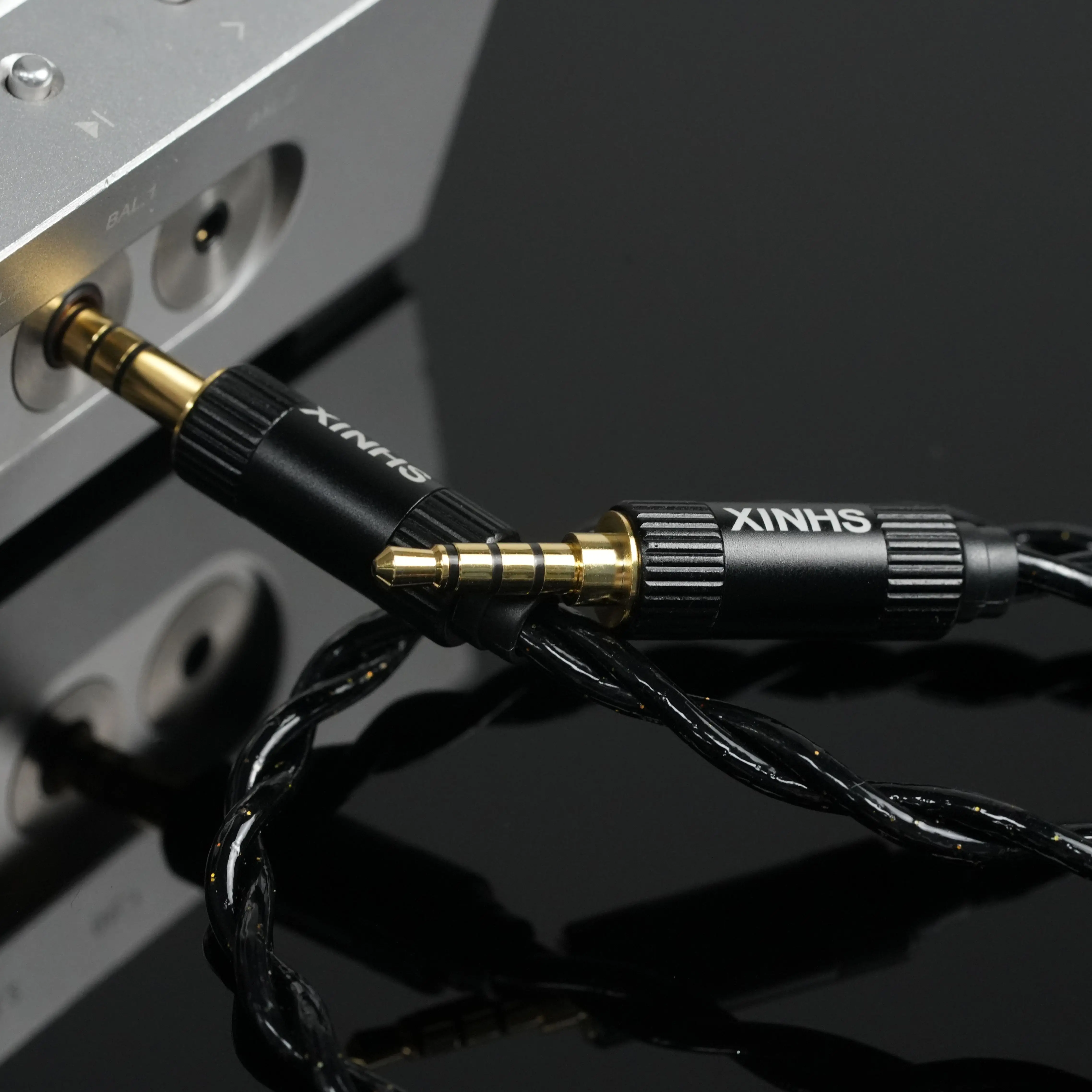 XINHS-124 Zbalansowany przedłużacz audio 4,4 mm do zbalansowanego 3,5 mm z 2-metrowym adapterem odpowiedni dla Audeze MM-100、Hifiman HE R9 — zdjęcie produktu 4