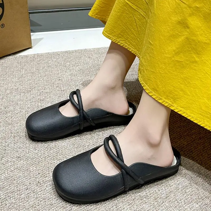 Bequeme Mary Jane Mules mit geschlossener Zehenpartie, Frühjahr 2026 Trend, Kreuzriemen, weiche dicke Sohle, Clogs, flache Gartenschuhe für Mädchen – Detail 6