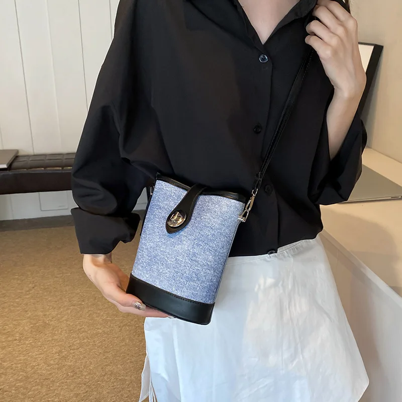 2024 New Fashionable Versatile Simple, Large Capacity Color Blocked Casual Cross Shoulder Bag, Women's Shoulder Bag