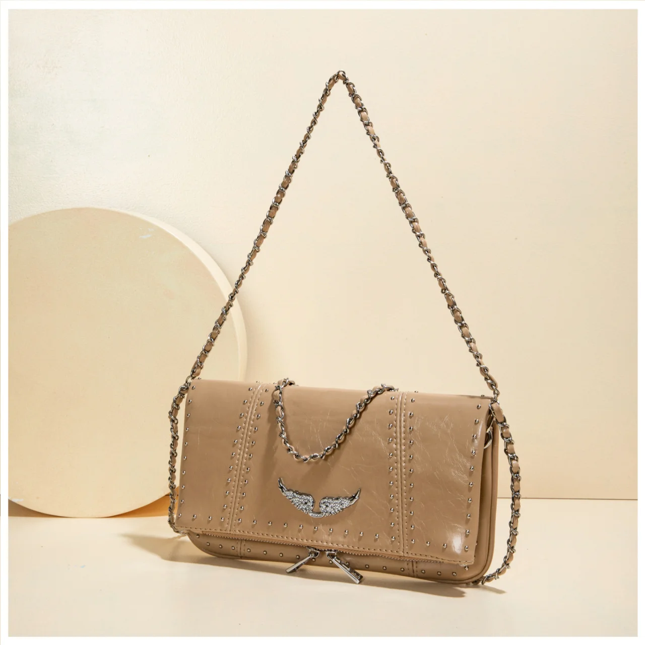 Bolso Bandolera Tipo Sobre Pequeño para Mujer 2026, Bolso de Hombro Casual de Cuero Encerado Negro Suave con Cadena de Remaches Plateados