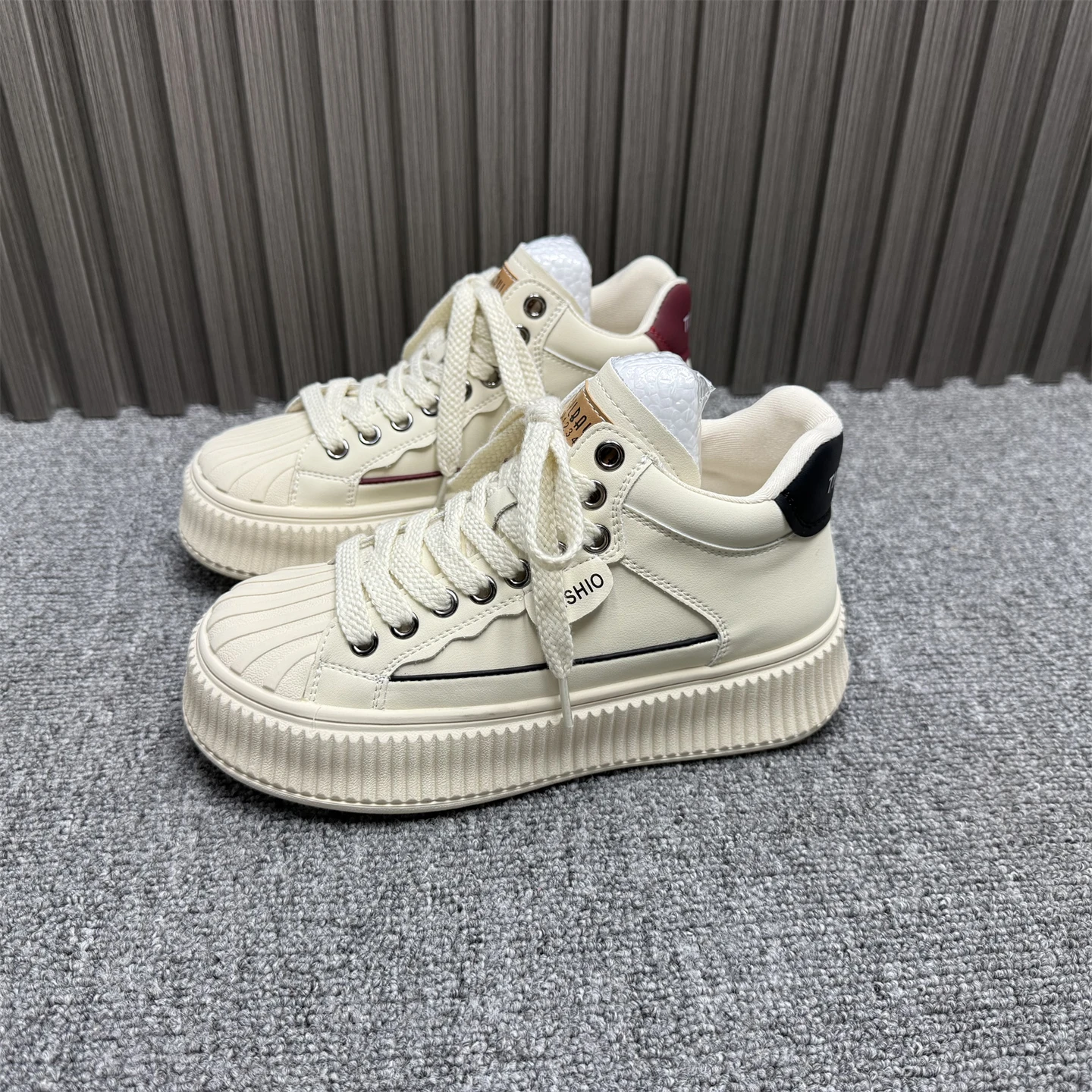 

Casual High-Top College Sle White Sneakers Leather Sport oes Street Faion Versatile Rubber Outsole round Toe Flat Heel