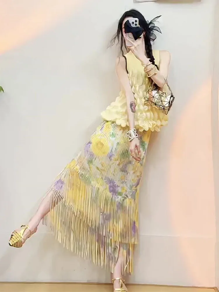 

Шикарный комплект из трех предметов: топ с цветочным принтом, плиссированная юбка, летний модный ансамбль для женщин старше 35 лет, полиэстер, круглый вырез, пуловер.