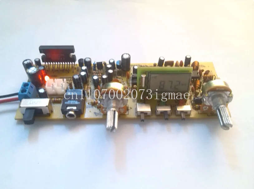 

Stereo FM Radio Board Digital Frequency Modulation Radio Board Serial Port DIY FM Radio TA8122 TA2111 Accessories
