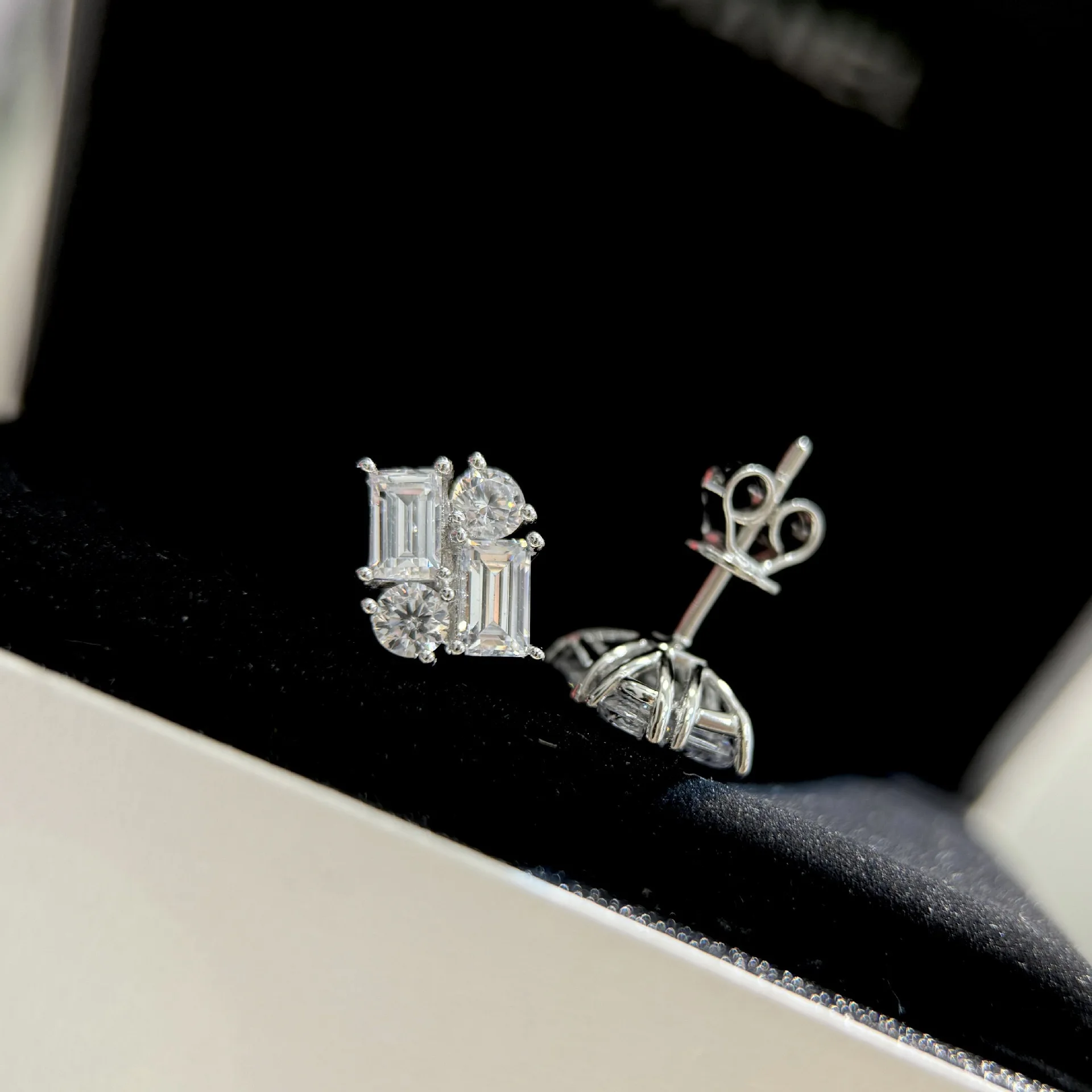 2025 New Fashion Classic High Quality Brand Luxury Jewelry Women's Square Diamond Earrings Pure 925 Simple and Personalized