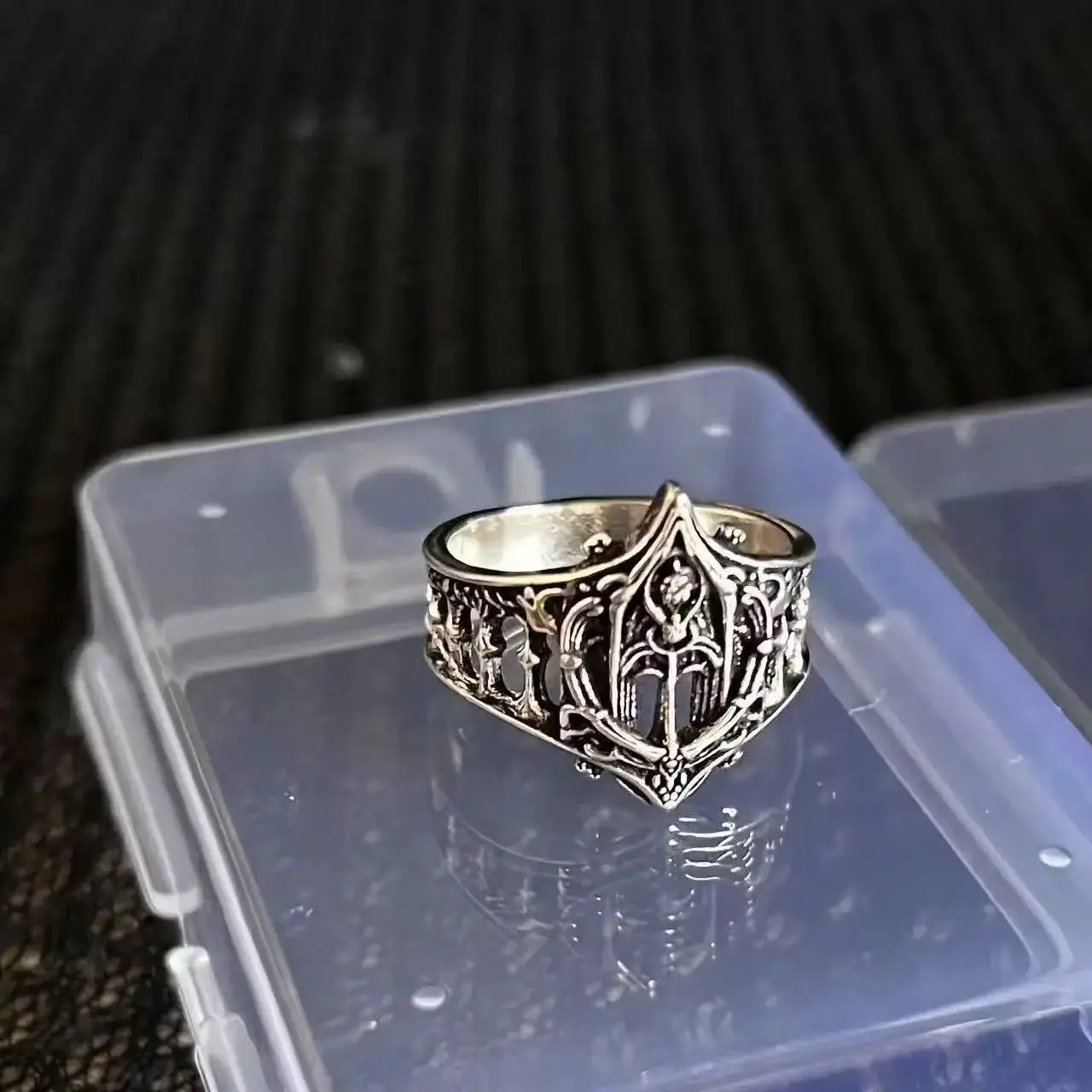 New Unisex Geometric Texture Castle Ring - Classical Retro Gothic Fashion Accessory for Holiday Gift