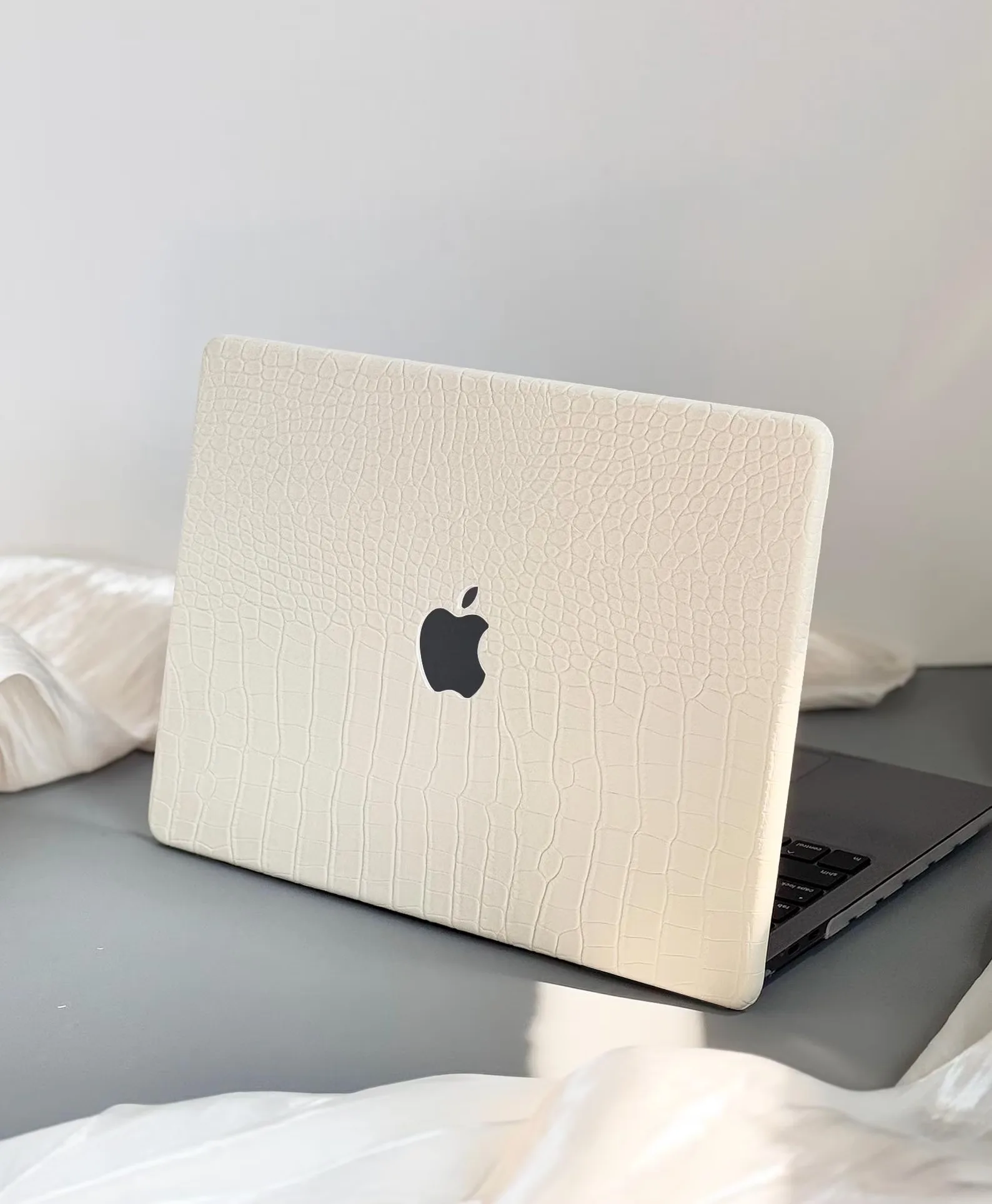 Funda de cocodrilo blanco para MacBook, funda de cuero para portátil para MacBook Air 13 Macbook Pro 13 16 14 A2442 15 A1990 con logotipo recortado