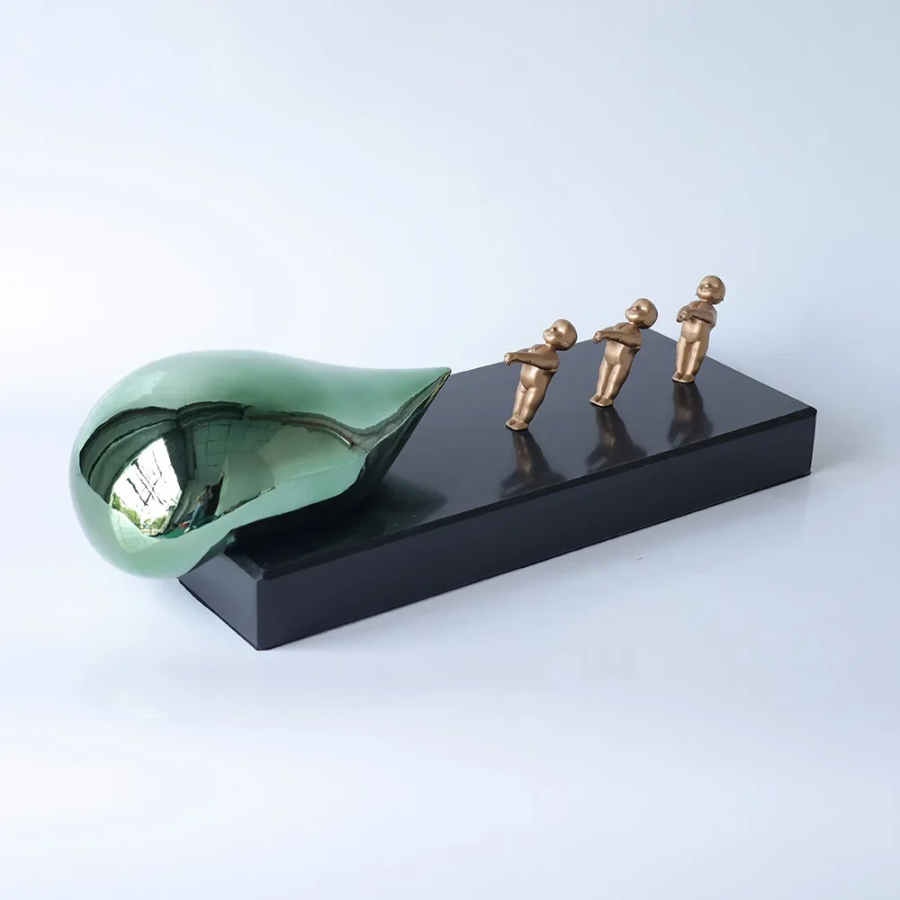 Creative Resin Handicrafts Realistic Figure Sculpture Abstract Balloon Ornaments Balloon Pulling Sculpture Home Decoration Acces