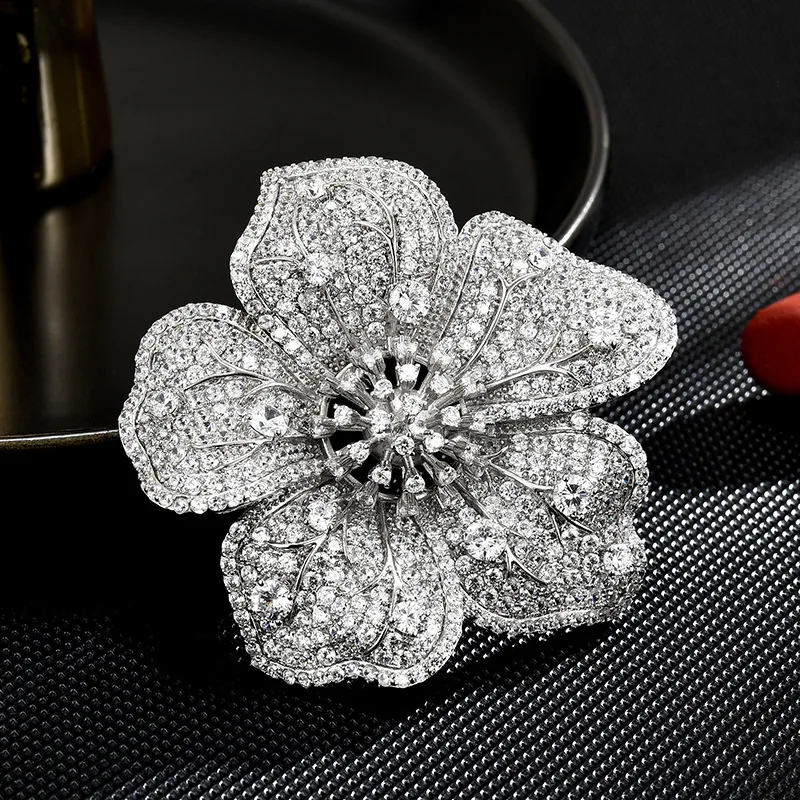 

Fashion Design Luxury Full Zirconium Flowers Brooches for Women Elegant Temperament Corsage Coat Suit Accessories Simple Pins