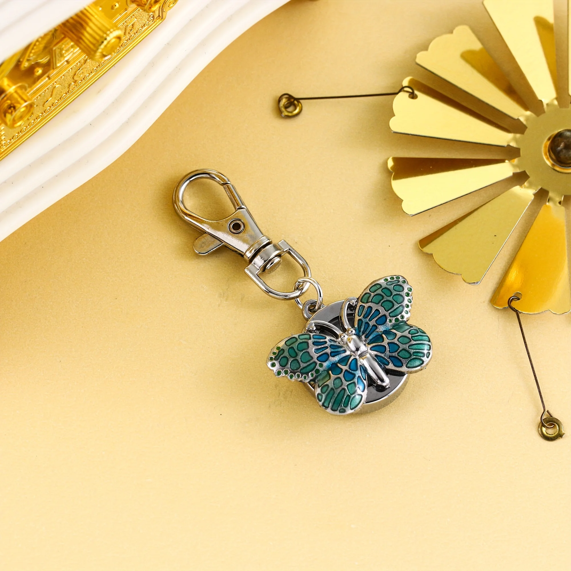 Cartoon Butterfly Hanging Watch Flip up Student Keychain Hanging Watch Cute Ladies Men's Necklace Pocket Watch Quartz Watch