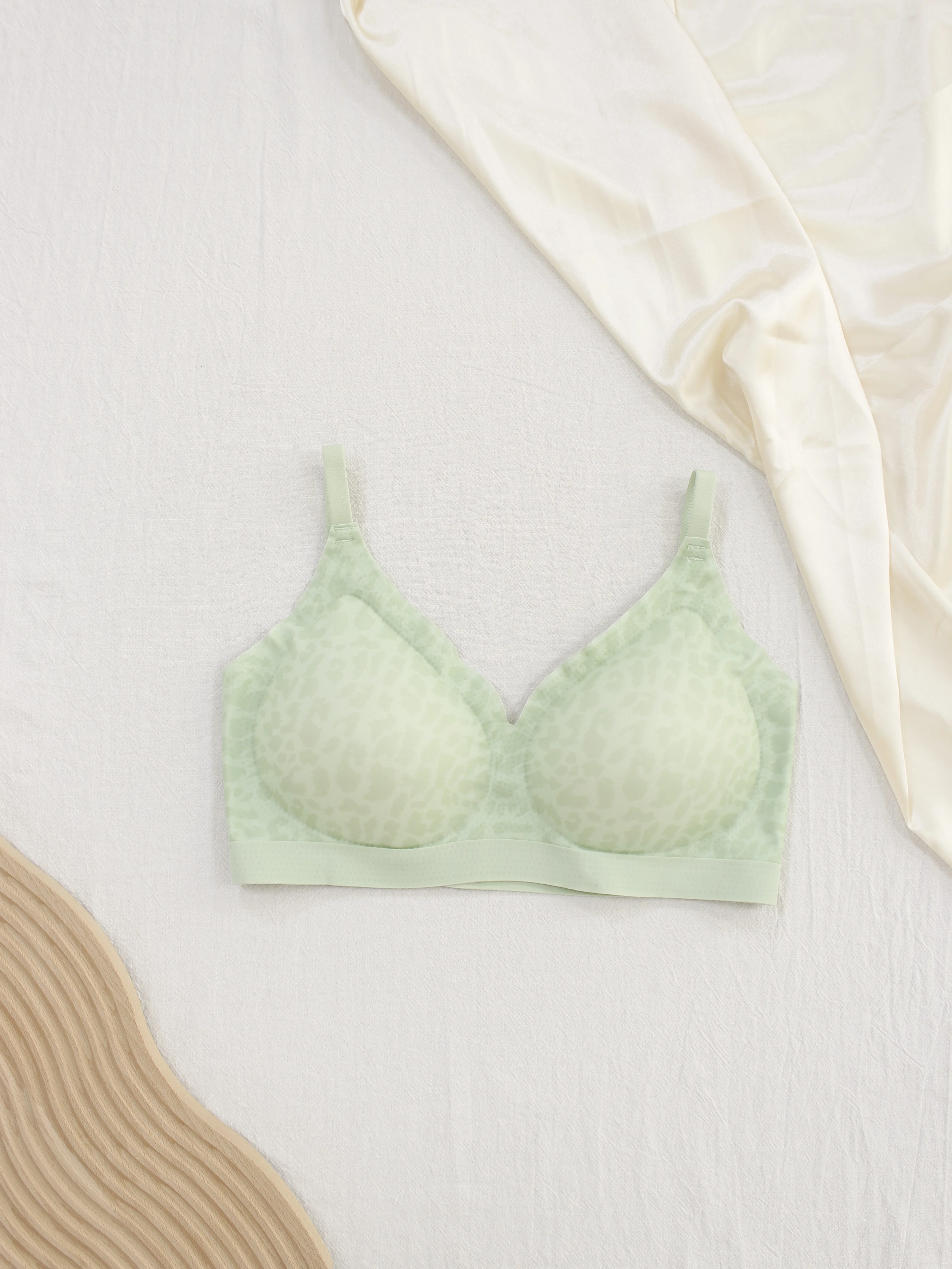 Los sujetadores push-up sin costuras de 3 piezas evitan la flacidez. Con un diseño simple en colores sólidos, son cómodos y transpirables.