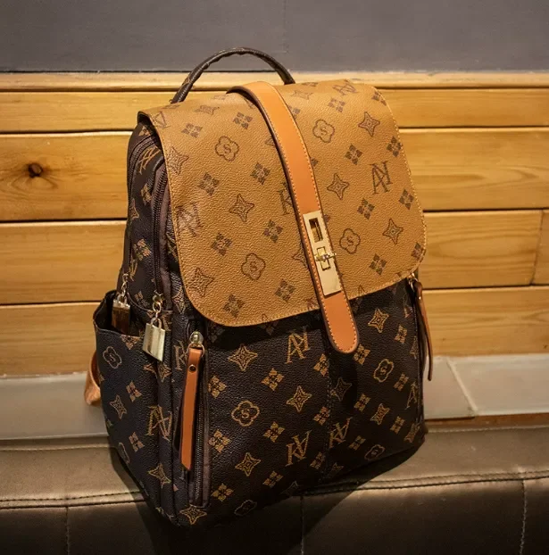 

Designer new backpack female new style retro leisure presbyter large capacity backpack print fashion trend line big bag