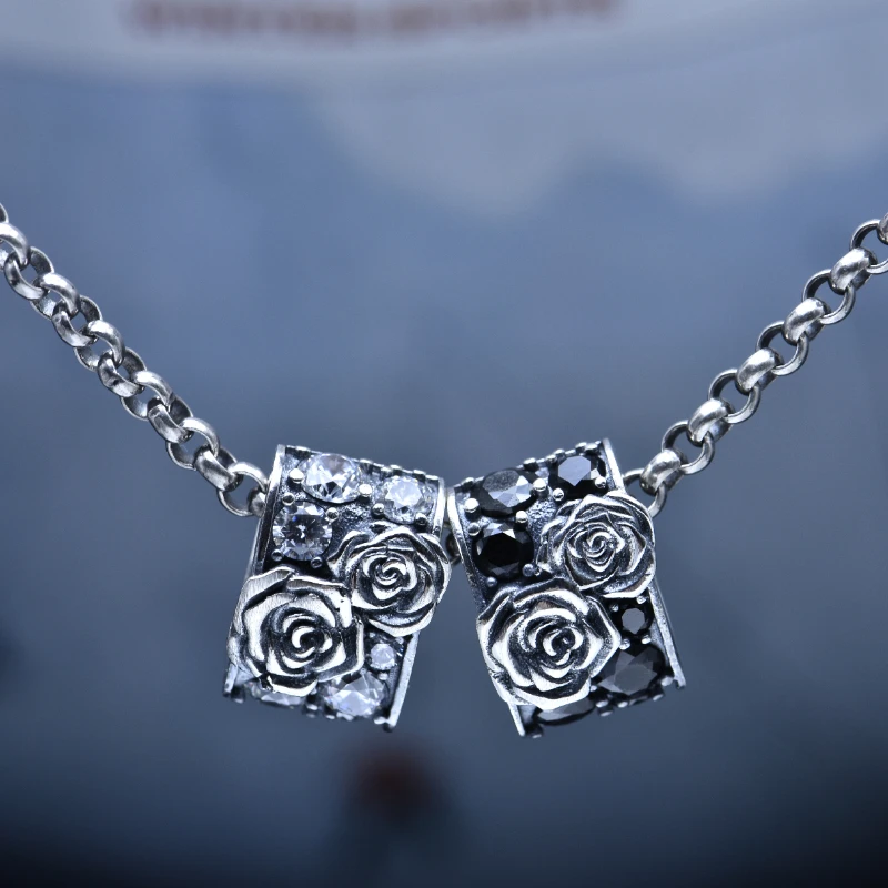 

Female fashion personality hip-hop internet celebrity street photography trend S925 pure silver diamond set rose necklace pendan