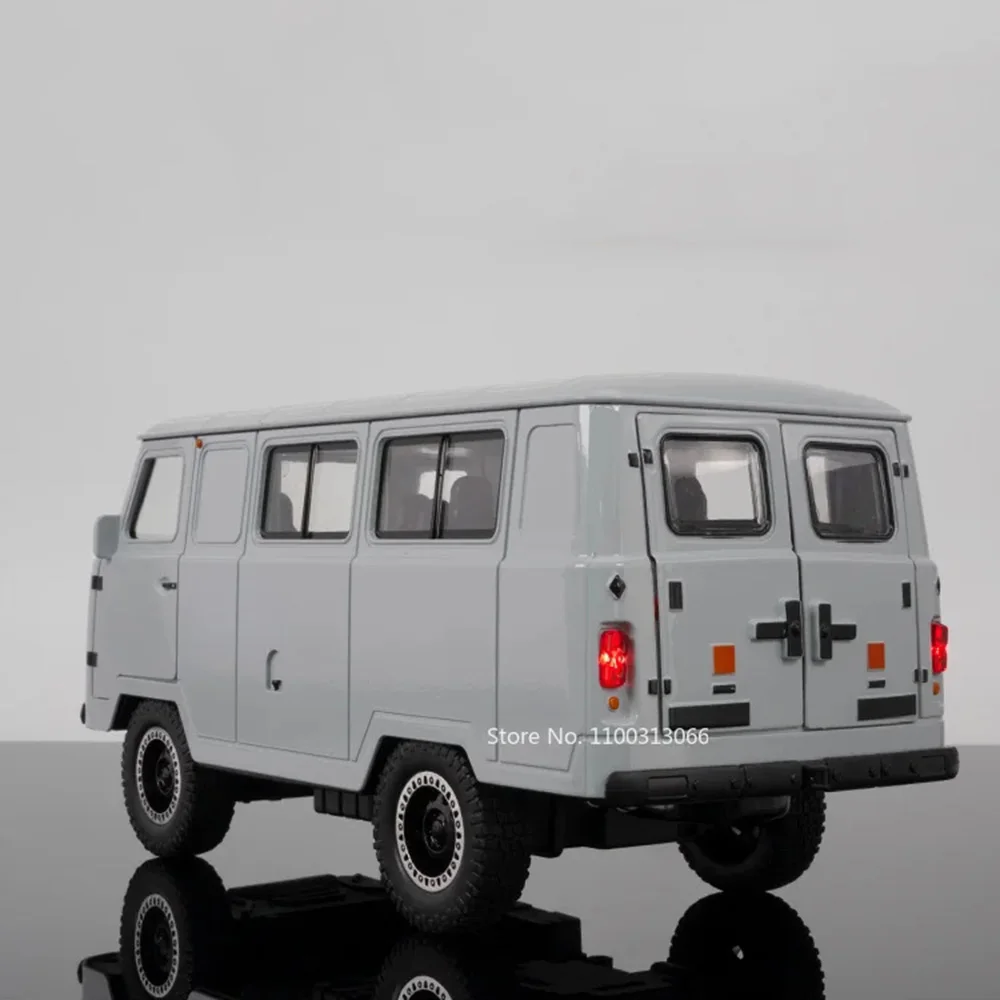 1/18 Russia UAZ Van Alloy Car Toy Diecast Models with Light Sound Cars 5 Doors Opened Vehicles for Kids Birthday Collection Gift