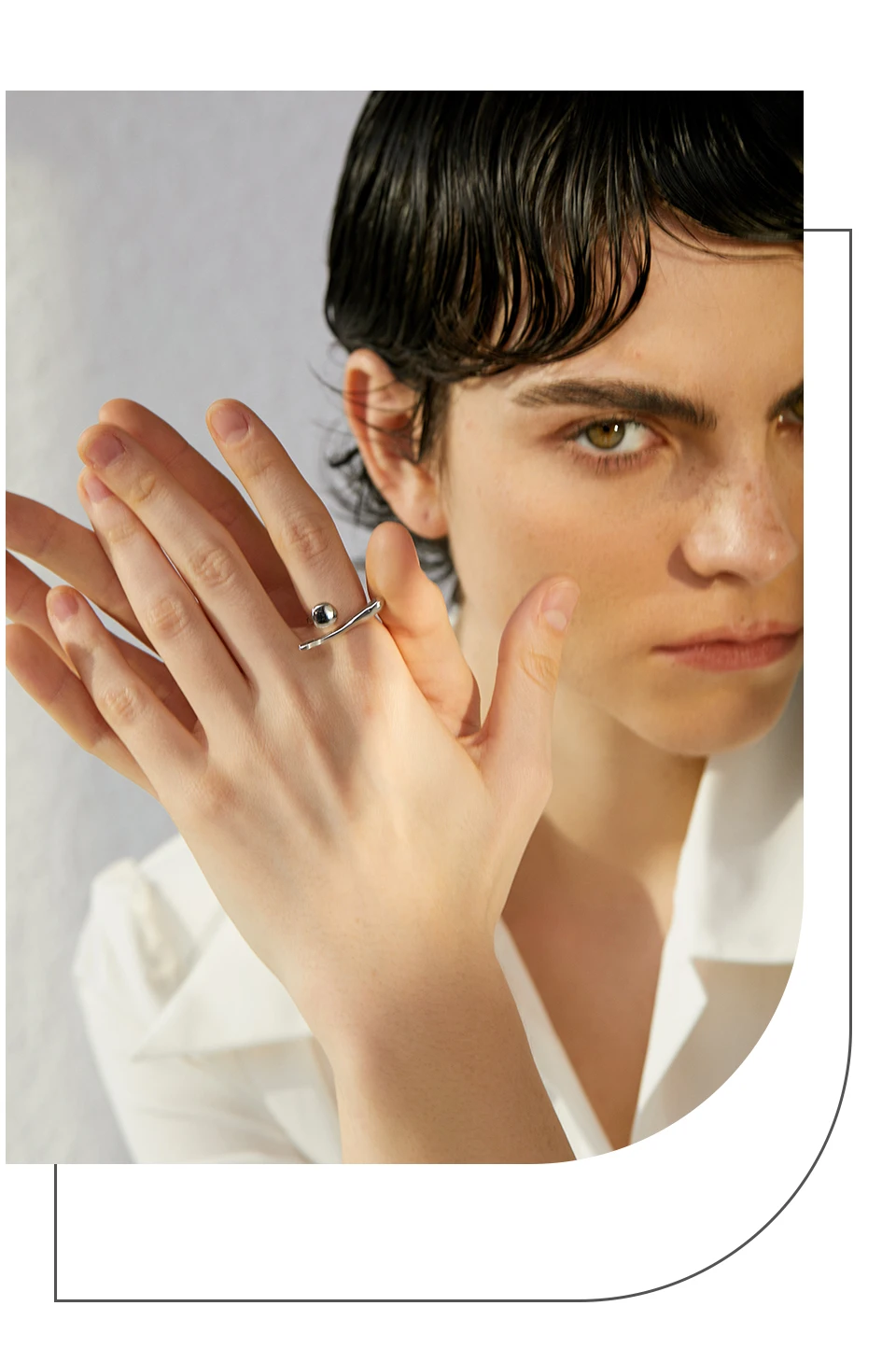 Yhpup Chic Edelstahl Persönlichkeit Minimalistischer edler Ring 18 Karat Gold Farbe Stilvoller einzigartiger Fingerschmuck für Frauen Wasserdicht – Detail 5