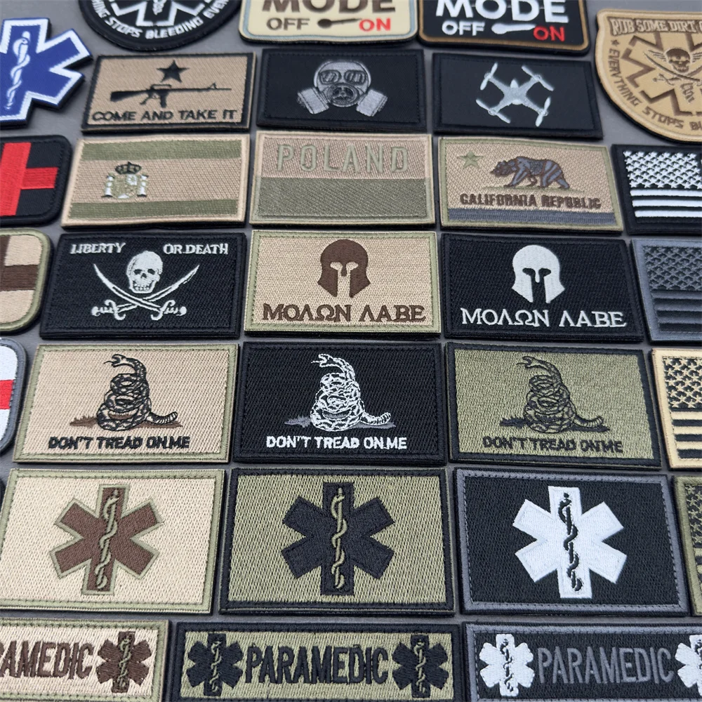 Tactical Embroidered Patches Military Morale Patch Don't Tread On Me Hook & Loop Paramedic Medical Badge for Backpack